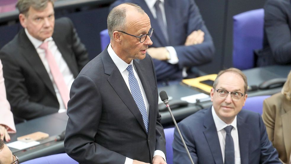 „Ich nehme die Wahl an“. Friedrich Merz wird erst im zweiten Wahlgang zum Bundeskanzler gewählt. Das gab es in der Geschichte der Bundesrepublik noch nie. In der Geschichte von Friedrich Merz ist der zweite Anlauf ein Prinzip. Foto: IMAGO/dts Nachrichtenagentur