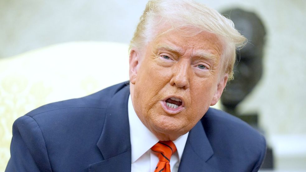 Trump verkündet die Kapitulation der Huthi gegenüber den USA. Foto: Evan Vucci/AP/dpa