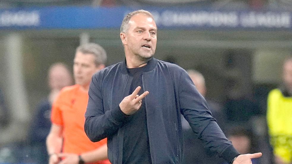 Hansi Flick und der FC Barcelona erlebten erneut einen emotionalen Abend. Foto: Luca Bruno/AP/dpa