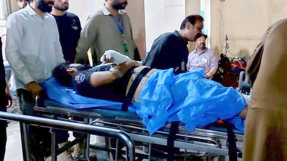 Bei den indischen Angriffen wurden nach pakistanischen Angaben mindestens acht Menschen getötet, Dutzende weitere verletzt. Foto: Asim Tanveer/AP/dpa