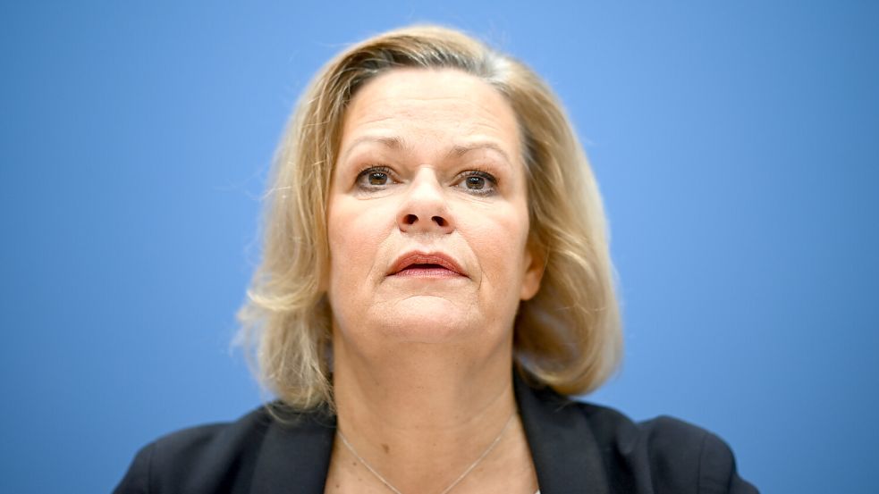 Die geschäftsführende Bundesinnenministerin Nancy Faeser (SPD) betonte, es habe „keinerlei politischen Einfluss“ auf das AfD-Gutachten des Verfassungsschutzes gegeben. Foto: dpa/Sebastian Gollnow