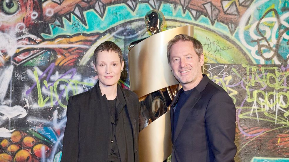 Das neue Präsidenten-Duo der Deutschen Filmakademie, Vicky Krieps und Florian Gallenberger. (Archivbild) Foto: Annette Riedl/dpa