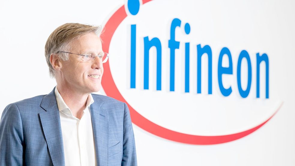 Infineon-Chef Jochen Hanebeck muss die Umsatzprognose wieder senken. (Archivbild) Foto: Peter Kneffel/dpa