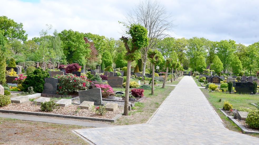 Auf dem Friedhof der evangelisch-lutherischen Kirchengemeinde Uplengen in Remels fand der erste „Tag des Friedhofs“ statt. Foto: Hannah Lehmann