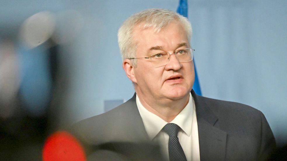 Der ukrainische Außenminister Andrij Sybiha sieht bei Russland kein Bemühen zum Einhalten der eigens verkündeten Waffenruhe. (Archivbild) Foto: Anna Ross/dpa