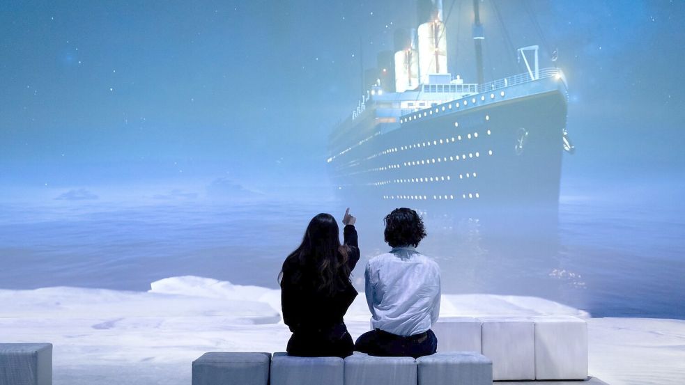 In der immersiven Ausstellung wird Kurs auf den Eisberg genommen. Foto: Sven Hoppe/dpa