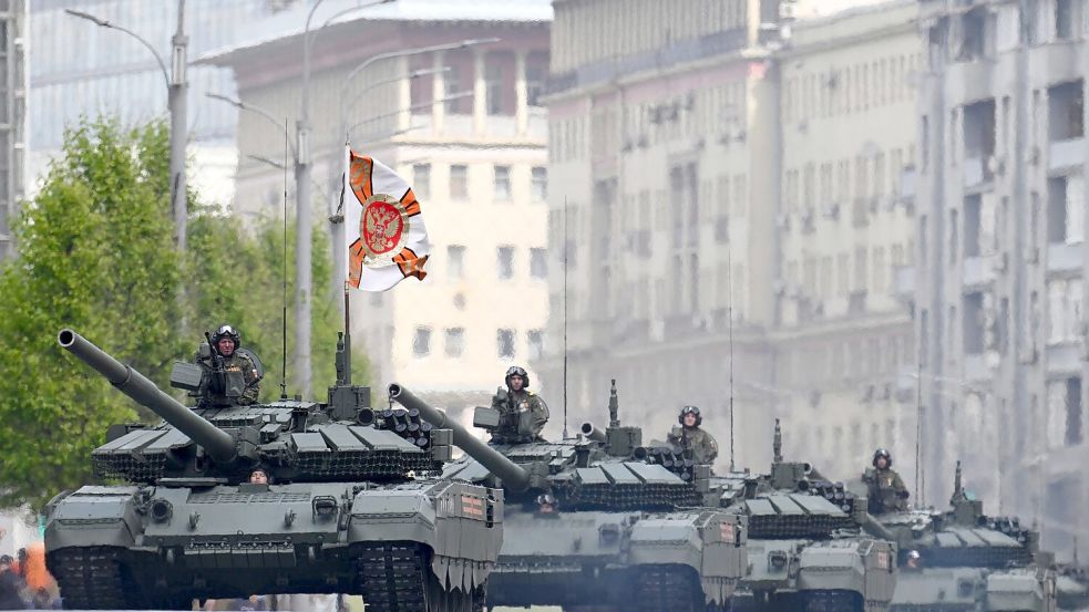 Russland will mit einer Militärparade ungestört von möglichen ukrainischen Angriffen den 80. Jahrestag des Sieges der Sowjetunion über Nazi-Deutschland feiern. Foto: Dmitry Serebryakov/AP/dpa