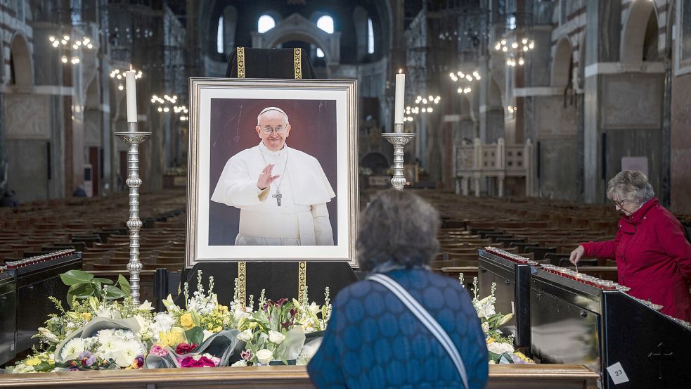 Hat seine letzte Ruhe gefunden – und wichtige Debatten angestoßen: Papst Franziskus. Foto: dpa/picture alliance/PA Wire/Jeff Moore