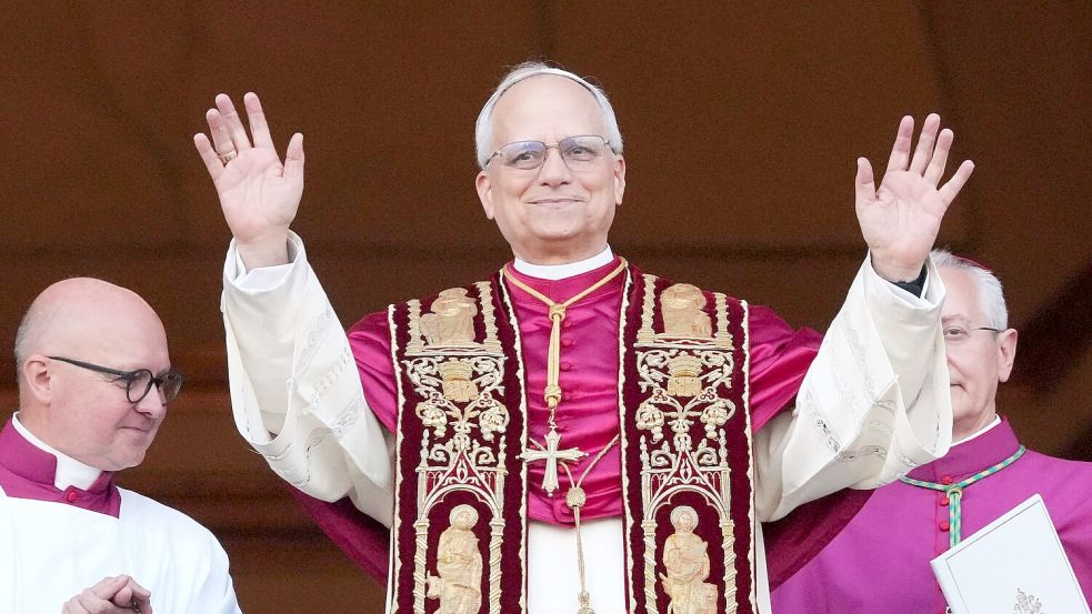 Der neue Papst Leo XIV.: der US-Amerikaner Prevost. Foto: Alessandra Tarantino/AP/dpa