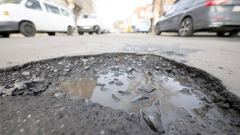 In vielen Städten und Gemeinden fehlt das Geld für Investitionen (Symbolbild) Foto: Sebastian Kahnert/dpa