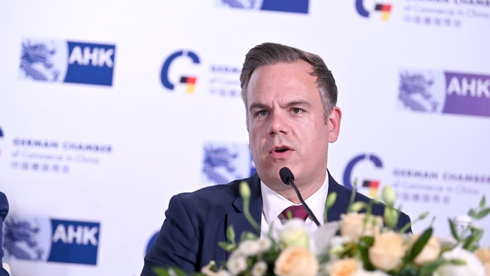 Die deutsche Auslandshandelskammer sieht in China weiter Unsicherheiten für Firmen aus Deutschland. (Archivbild) Foto: Johannes Neudecker/dpa