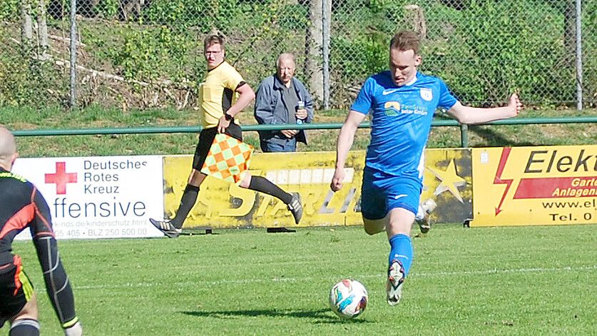 BW Papenburg (am Ball Malte Fokken) empfängt im Heimspiel Viktoria Gesmold. Foto: Reemts