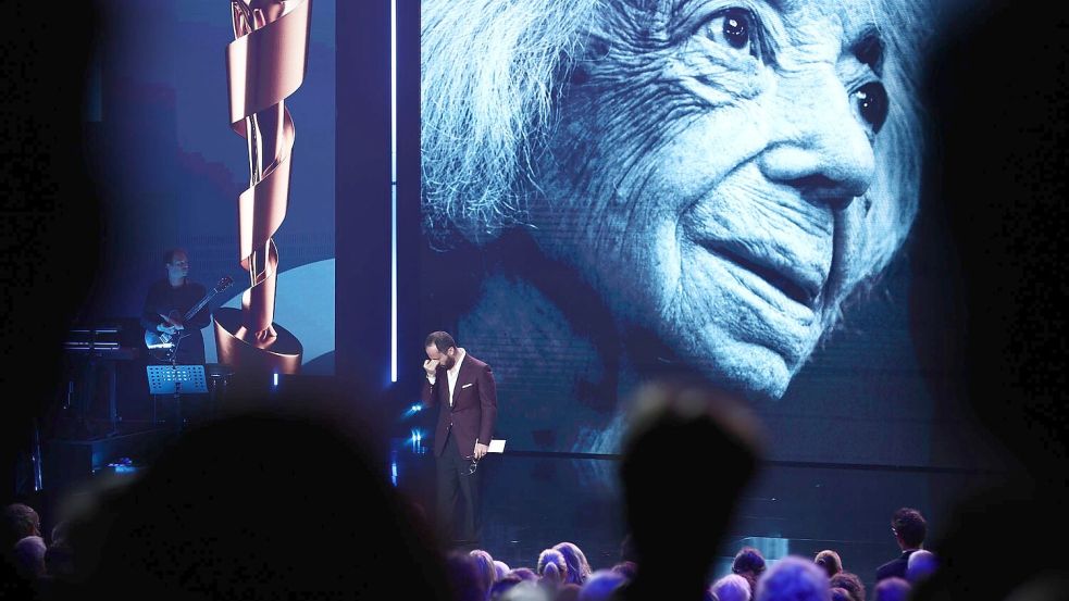 Igor Levit und viele Gäste beim Deutschen Filmpreis waren sichtlich ergriffen vom Tod Margot Friedländers. Foto: Christoph Soeder/dpa