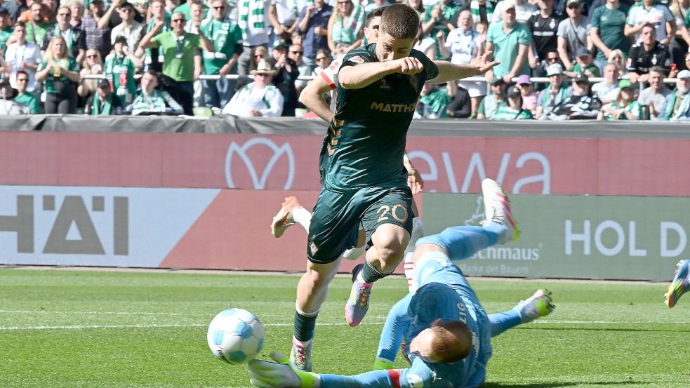 Romano Schmid hatte die große Chance zur Bremer Führung. Foto: Carmen Jaspersen/dpa