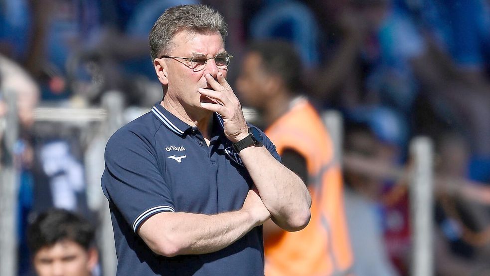 Konnte den Abstieg nicht verhindern: Bochums Trainer Dieter Hecking. Foto: Anke Waelischmiller/dpa