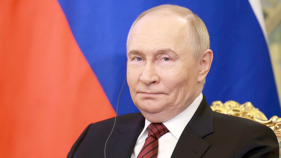 Putin äußerte sich ausweichend sich zu der Forderung nach einer Waffenruhe aus Kiew. (Archivbild) Foto: Anton Vaganov/Pool Reuters/AP/dpa