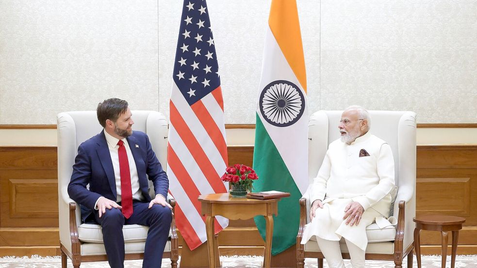 US-Vizepräsident Vance und Indiens Premierminister Modi telefonierten einem Bericht zufolge am Freitag wegen der heiklen Lage. (Archivbild) Foto: Uncredited/Indian Prime Minister’s Office/AP/dpa