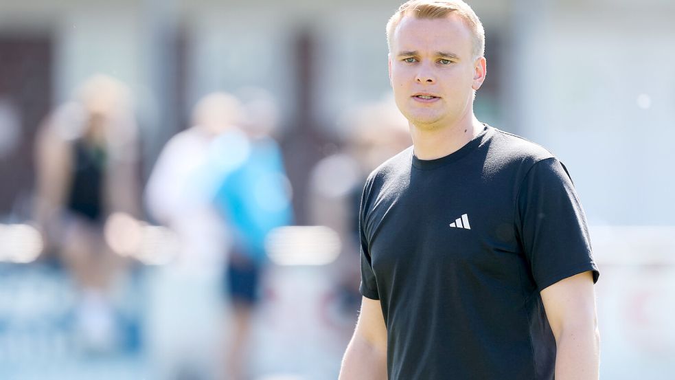 Pewsums Trainer Jonas Petersen konnte mit der Leistung seiner Mannschaft zufrieden sein. Foto: Jens Doden, Emden