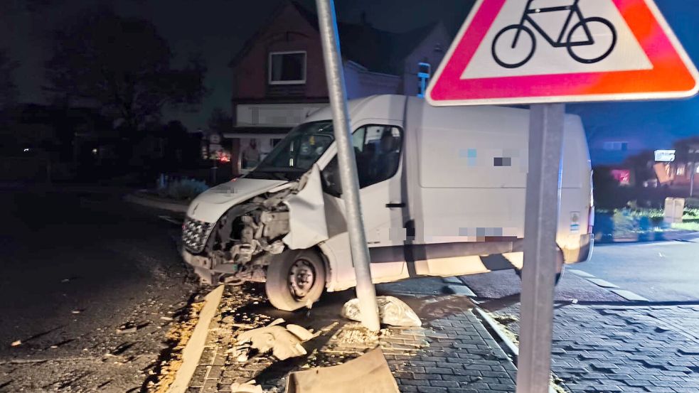Der Transporter war nach dem Unfall nicht mehr fahrtüchtig. Foto: Daniel Grüneke