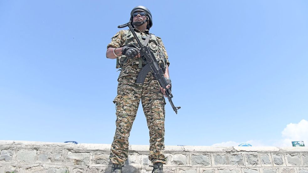 Zwischen Indien und Pakistan gilt seit Samstag eine Waffenruhe - die wohl durch US-Druck im Bereich der Handelspolitik entstanden ist. Foto: Basit Zargar/ZUMA Press Wire/dpa