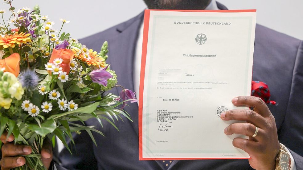 Im April nahm Bundespräsident Frank-Walter Steinmeier an einer Einbürgerungsfeier teil. (Archivfoto) Foto: Oliver Berg/dpa