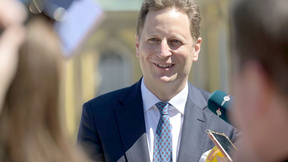 Georg Friedrich Prinz von Preußen gab sich bei einem Pressetermin in Potsdam erleichtert. Foto: Michael Bahlo/dpa