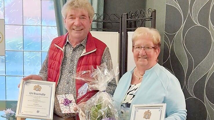 Taleus und Marianne Plenter wurden für 50 Jahre Vereinszugehörigkeit geehrt. Foto: Kathrin Schönhöft