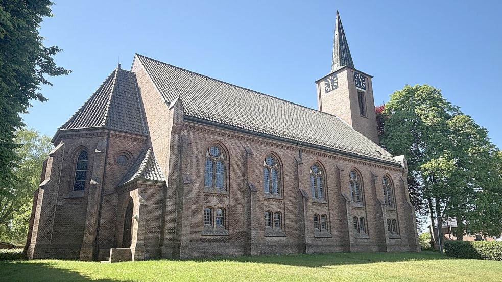 In der Petruskirche in Ostrhauderfehn finden am kommenden Wochenende gleich drei Konfirmationsgottesdienste statt. Foto: Henrik Zein