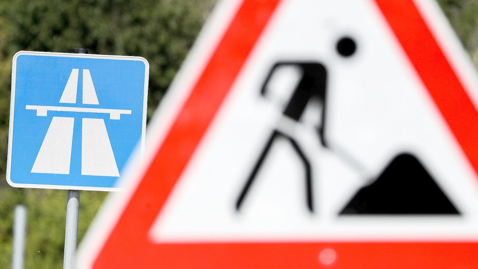 An der Autobahn 31 bei Leer wird am Donnerstag gebaut. Symbolfoto: Jan Woitas/dpa