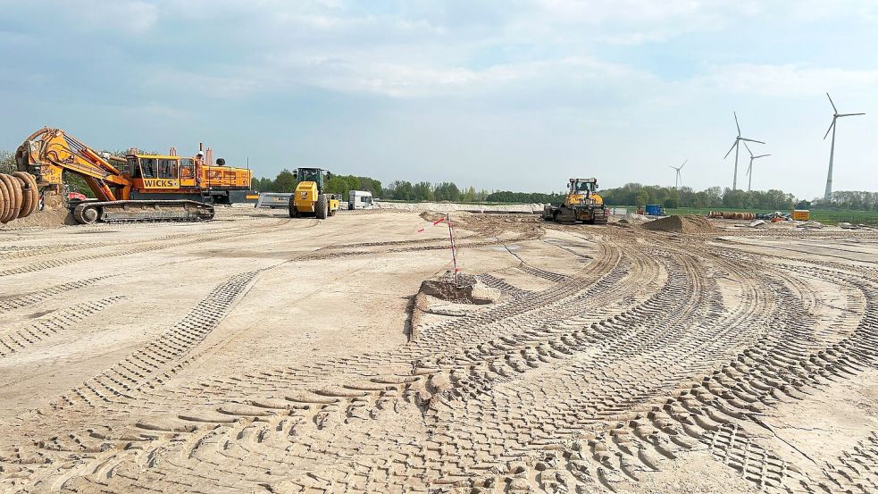 Hier rollen bereits die Baumaschinen: Ab 2027 soll in Emden grüner Wasserstoff im industriellen Maßstab produziert werden. Foto: EWE/Jan Lübkemann