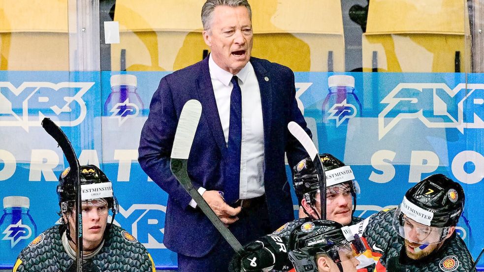 Bundestrainer Harold Kreis war verärgert über die harte Gangart der Norweger. Foto: Vít Simanek/CTK/dpa