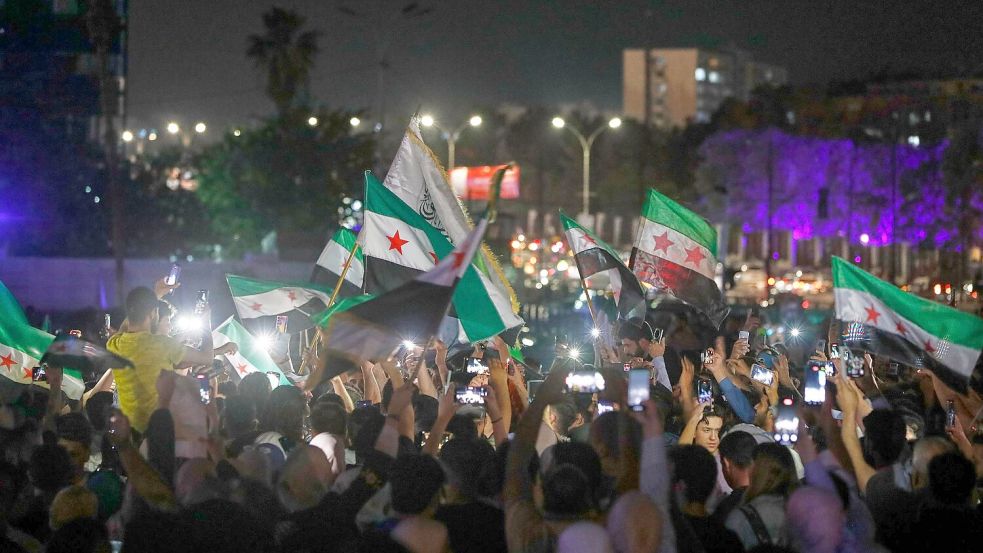 Die angekündigte Aufhebung der US-Sanktionen hat in Syrien große Freude ausgelöst. Foto: Omar Sanadiki/AP/dpa