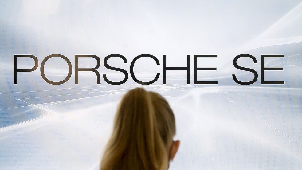 Die VW-Dachgesellschaft Porsche SE ist mit einem Milliardenverlust ins Jahr gestartet. (Archivbild) Foto: Marijan Murat/dpa