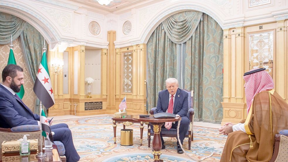 Es ist das erste Treffen eines US-Präsidenten mit einem syrischen Staatschef seit 25 Jahren. Foto: Bandar Aljaloud/Saudi Royal Palace/dpa