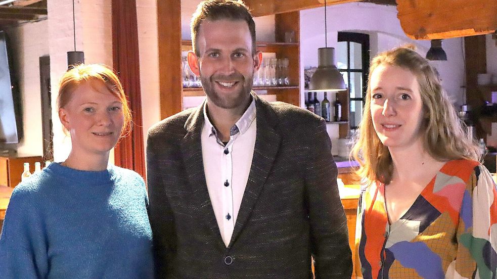 Den neuen Vorstand des Zollhausvereins bilden (von links): Lisa-Marie Bley, Markus Wilken-Pache und Maike Nordholt. Es fehlt Holger Schlüsselburg. Foto: F. Ammermann