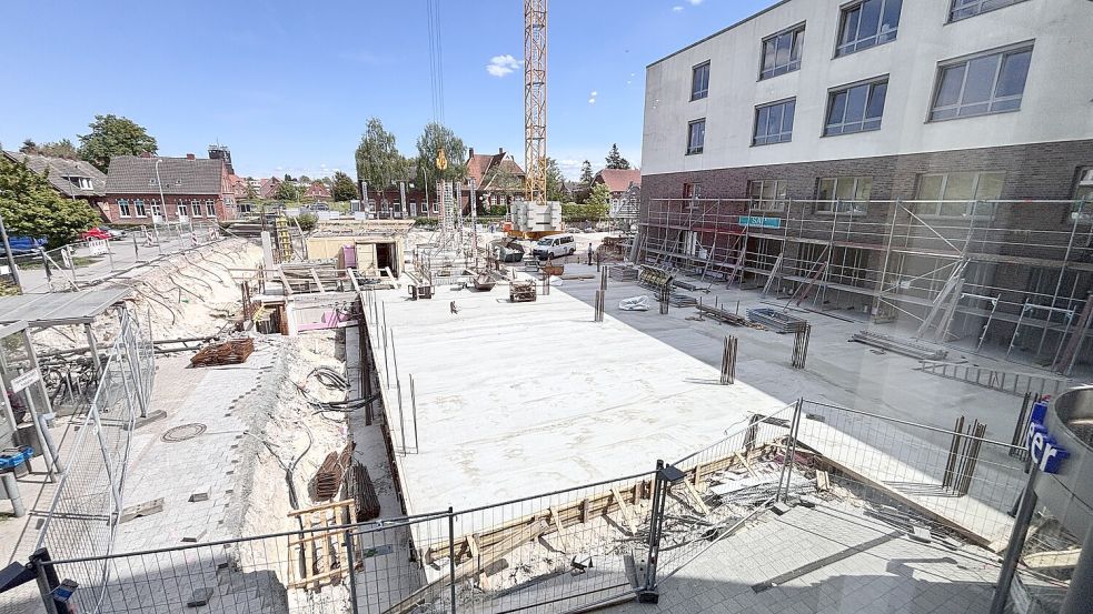 Das neue Gebäude schließt beim Haupteingang an die bestehenden an. Foto: Klaus Ortgies