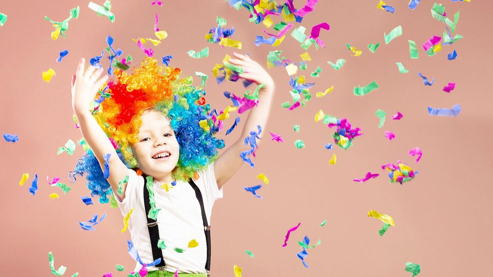 Glitter, Flitter und jede Menge Spaß: Ist für nichts gut, bereitet aber Freude - der bunte Firlefanz. Foto: IMAGO/Zoonar.com/NATALIIA ZHEKOVA