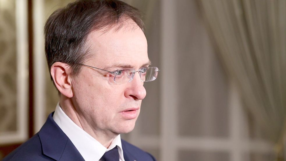 Wladimir Medinski ist als Berater des russischen Präsidenten Wladimir Putin in Ukraine-Verhandlungen ein bekanntes Gesicht. (Archivbild) Foto: Sergei Kholodilin/BelTA/AP/dpa