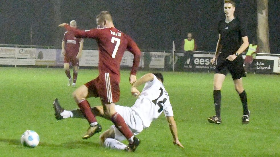 Das Hinspiel gewann TuRa (am Ball Julian Jauken) mit 5:0 gegen den FC Norden. Foto: Damm