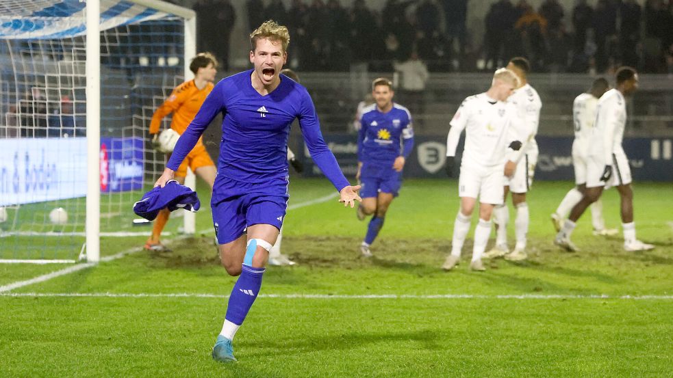 Wie auch im Hinspiel möchte Kickers diesmal einen Sieg bejubeln. Im Dezember holte Kickers einen 0:2-Rückstand auf und David Schiller traf kurz vor Schluss zum 3:2. Foto: Jens Doden/Emden