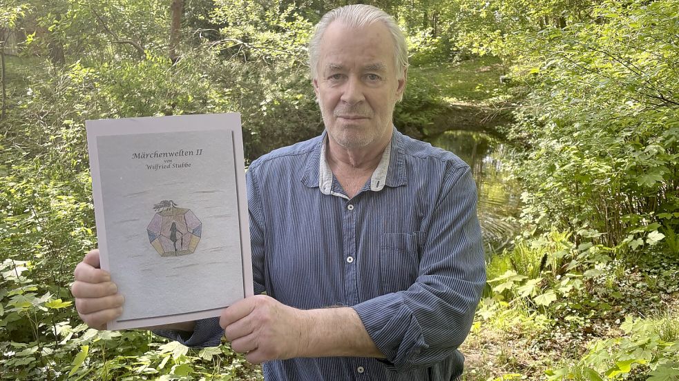 Wilfried Stubbe zeigt sein neuestes Werk mit dem Namen „Märchenwelten II“. Foto: Henrik Zein