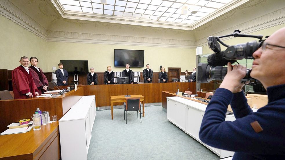 Im Spionage-Prozess vor dem Berliner Kammergericht gegen den früheren BND-Mitarbeiter Carsten L. und seinen mutmaßlichen Komplizen, Arthur E., steht das Urteil noch aus. Die Bundesanwaltschaft wirft ihnen Landesverrat vor. (Archivfoto) Foto: Bernd von Jutrczenka/dpa