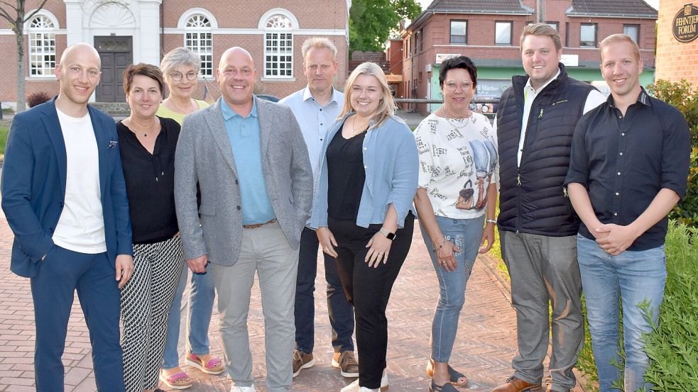 Der Vorstand des Gewerbevereins: (von links) Thies Kruse, Kerstin Kuntze, Helga Kruse, Karsten Berg, Geert Müller (Geschäftsführer), Merle Stührenberg, Heidi Lucchetta, Jonas Abben und Marius Kaiser. Es fehlen Sara Böning und Tim Ehmann. Foto: Henrik Zein