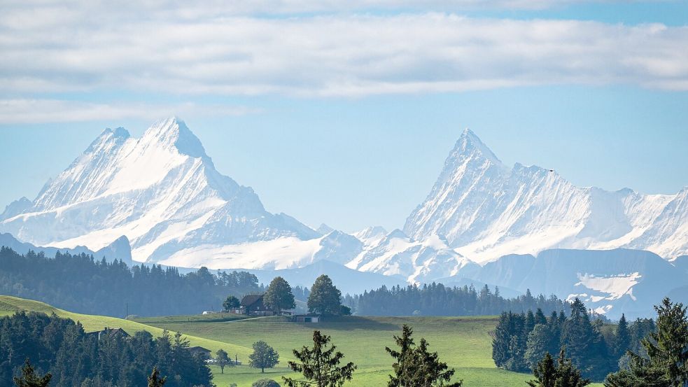 Wenn Deutsche so könnten, wie sie wollten, dann würden sie am liebsten in die Schweiz auswandern. (Archivbild) Foto: Marcel Bieri/KEYSTONE/dpa