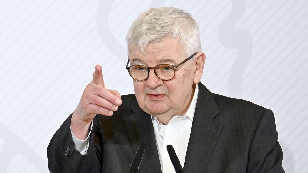Ex-Außenminister Joschka Fischer kann sich für sich keine Auswanderung aus Deutschland vorstellen. (Archivbild) Foto: Federico Gambarini/dpa Pool/dpa