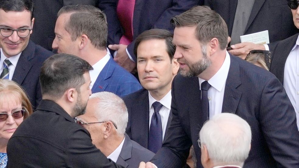 Selenskyj trifft US-Vizepräsident Vance. Foto: Gregorio Borgia/AP/dpa