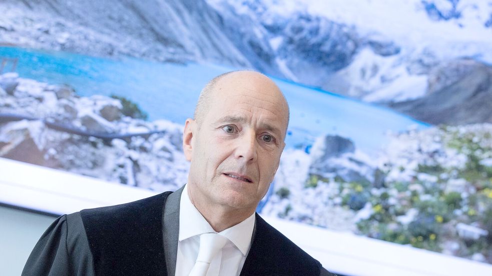 Richter Meyer vom OLG Hamm will kommende Woche verkünden, wie das Gericht im Fall der sogenannten Klimaklage eines peruanischen Landwirts und Bergführers gegen den Energiekonzern RWE entschieden hat. Foto: Rolf Vennenbernd/dpa