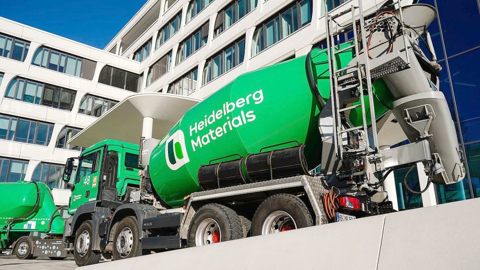 Größter Emittent 2024 blieb - trotz eines leichten Rückgangs - der Baustoffkonzern Heidelberg Materials. (Archivbild) Foto: Uwe Anspach/dpa