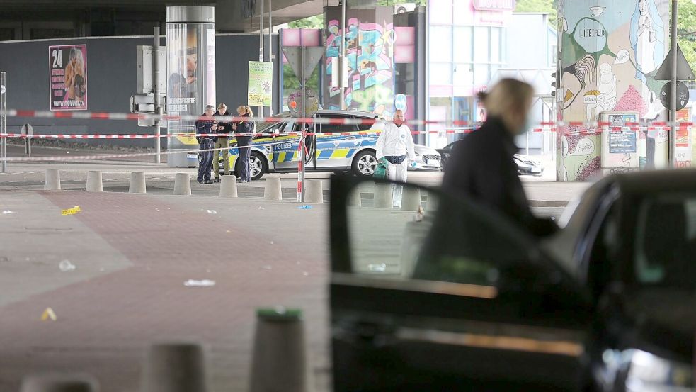 In der Bielefelder Innenstadt soll ein Mann mehrere Menschen in der Nacht verletzt haben. Foto: Christian Müller/Christian Müller TV/dpa