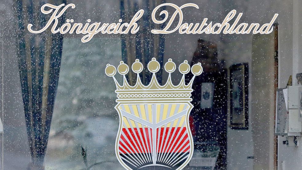 Der Verein „Königreich Deutschland“ wurde verboten. Die Beziehungen vom selbsternannten König Peter Fitzek reichten auch bis nach Ostfriesland. DPA-Symbolfoto: Woitas